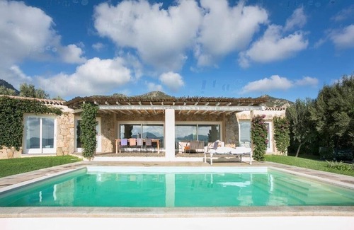 Cugnana Verde Villa | Villa con vistas al mar con piscina privada, 3 dormitorios, 3 baños.