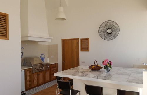 Santa Luzia Casa | Vistas al mar y fácil acceso a la playa en casa histórica completamente renovada