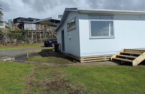 New Plymouth Cabaña | Sea views, near beach, fishing club, supermarket, private