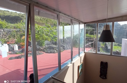 Calheta de Nesquim Casa | Sea wolf House
