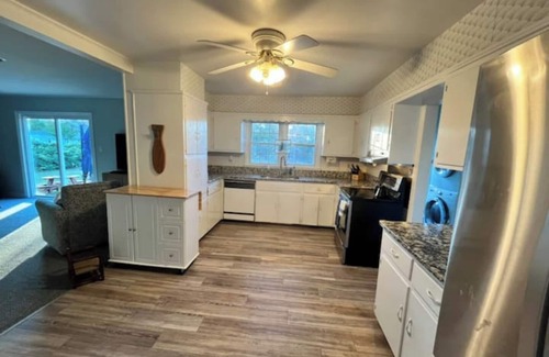 Carteret County Casa | Seabbatical with Water Views, Close to Downtown