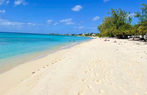 Seven Mile Beach Apartamento | Seabreeze #8 by Grand Cayman Villas & Condos