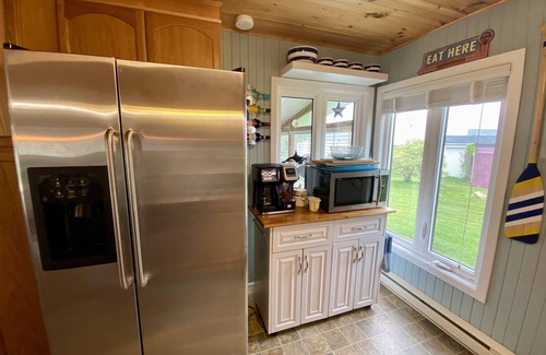 Grand-Digue Cabaña | Seabreeze Chalet ~ 3 bedroom Cottage 30 seconds from the beach