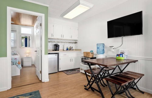 Ocean Pines Cabaña | Seabreeze Cottage at the Inn on Turville Creek