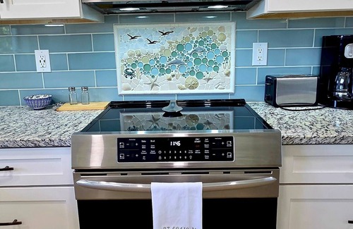 Holmes Beach Condominio | Seabreeze Sanctuary: 2BR/2BA Waterfront Condo - Stunning Views & Prime Location