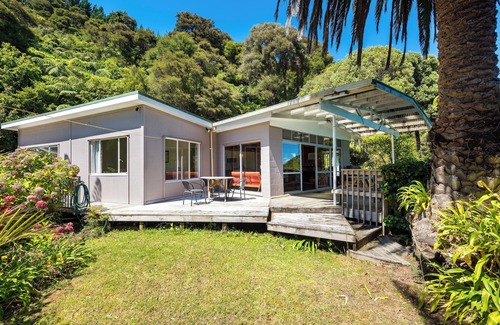 Mahau Sound Casa | Seabreeze Stay - Kenepuru Sound Holiday Home