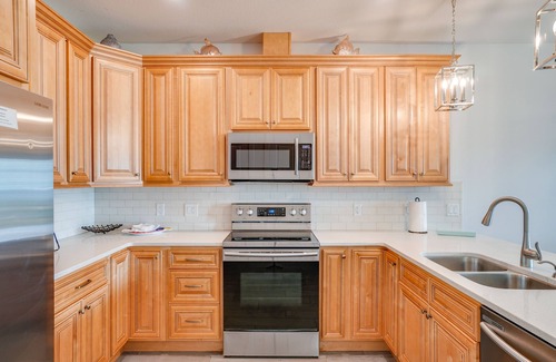 El Centro Beach Casa | Seabreeze -Walk to beach! Pet friendly!