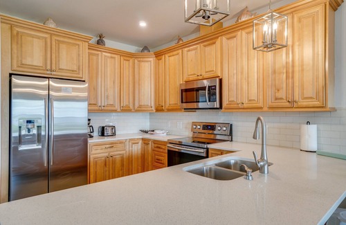 El Centro Beach Casa | Seabreeze -Walk to beach! Pet friendly!