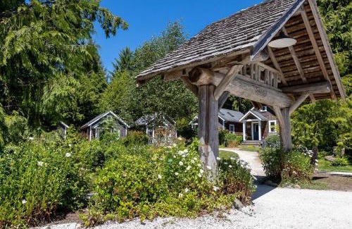 Seabrook Casa | Seabrook 2 Bedroom cottage with hot tub, pets OK