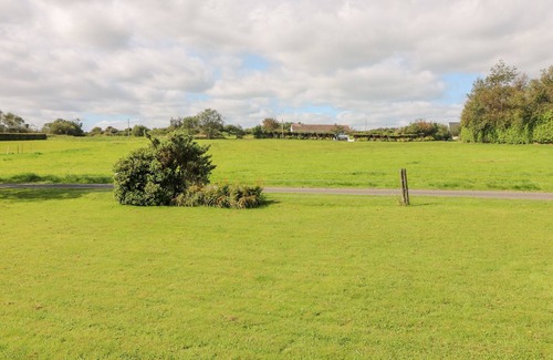 Ballygarrett Cabaña | SEACHANGE ANNEXE, pet friendly in Ballygarrett, County Wexford