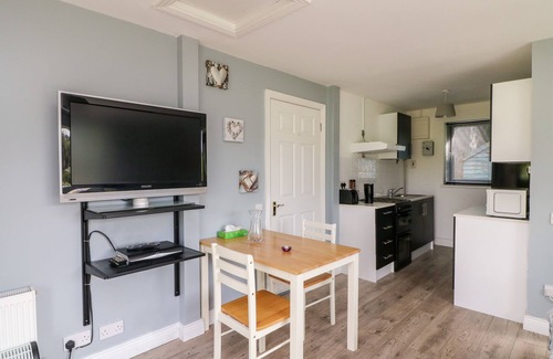 Ballygarrett Cabaña | SEACHANGE ANNEXE, pet friendly in Ballygarrett, County Wexford