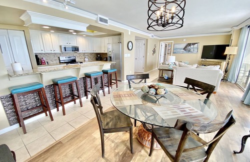 West Panama City Beach Condominio | Nueva unidad! Frente del Golfo con una vista DESBLOQUEADA del Golfo!