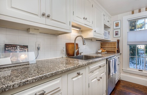 Swampscott Casa | SeaCity View: Wake Up to the Waves - Beautiful Beach View Stay Swampscott!