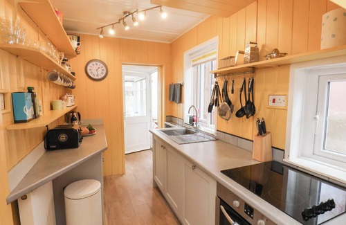 Sandsend Cabaña | CASA SEACLIFF, admite mascotas, con chimenea en Whitby, Ref 1015836