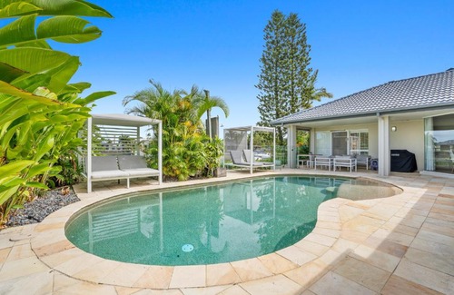 Bundall Casa | Seaclusion Waterfront Heated Spa and Pool