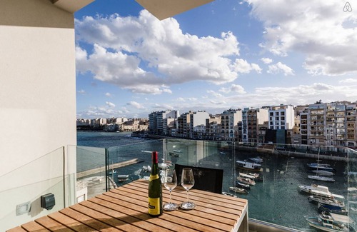 Paceville Apartamento | Frente al mar apartamento de 1 dormitorio con vistas sin obstáculos de Spinola Bay, St Julians