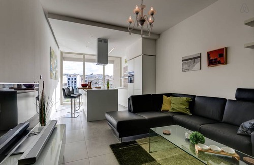 Paceville Apartamento | Frente al mar apartamento de 1 dormitorio con vistas sin obstáculos de Spinola Bay, St Julians