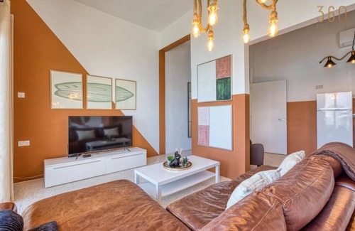 Il-Qajjenza Apartamento | Seafront 2BR home with private balcony, AC & WIFI