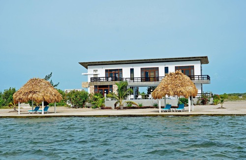 San Pedro Villa | Primera línea de playa, 4 dormitorios villa privada, 10 invitados, vacaciones en familia, actividades cercanas
