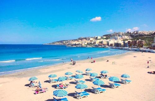 Għadira Apartamento | Seafront apartment Terrace, lounger & Panoramic ocean views
