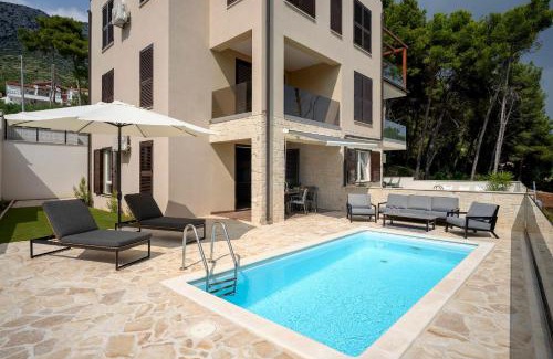 Ivan Dolac Apartamento | Seafront Apartment Totally Beachin with Private Pool