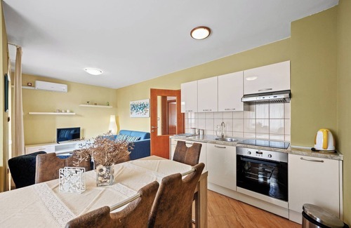 Suha Punta Apartamento | Seafront Apt on Sunny Rab Island - Neda Maslina