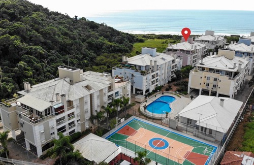 Ingleses Centro Apartamento | SEAFRONT CONDOMINIUM, SWIMMING POOL, SPORTS COURT, BARBECUE AREA.