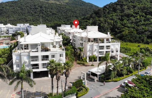 Ingleses Centro Apartamento | SEAFRONT CONDOMINIUM, SWIMMING POOL, SPORTS COURT, BARBECUE AREA.