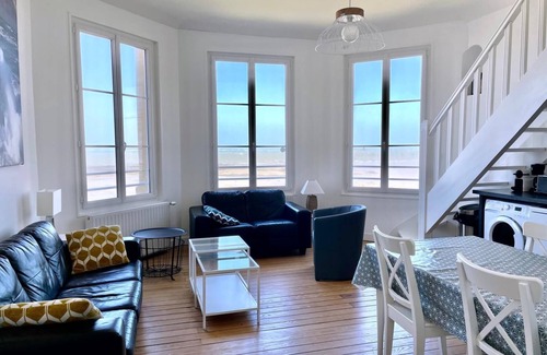 Saint-Regnobert-de-la-Cote-de-Nacre Apartamento | Seafront duplex, renovated 2018, private park