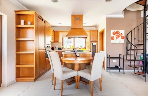 Madliena Apartamento | Seafront duplex apartment in enchanting San Pawl il-Baħar with WiFi, AC