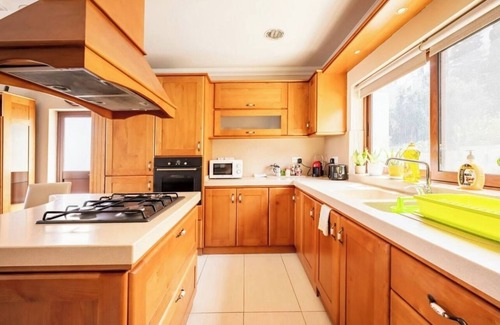 Madliena Apartamento | Seafront duplex apartment in enchanting San Pawl il-Baħar with WiFi, AC