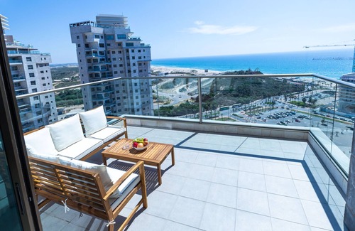 Rishon LeTsiyon Apartamento | SeaFront Luxurious 3 BR Apartment