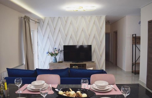 Amfilochia Apartamento | Seafront Luxury Apartment