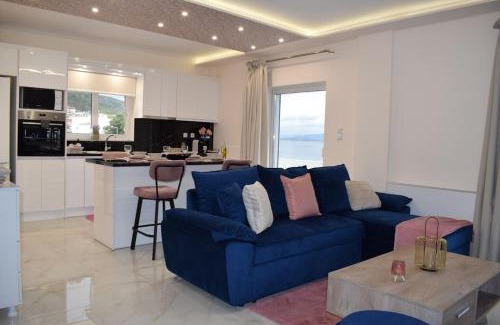 Amfilochia Apartamento | Seafront Luxury Apartment