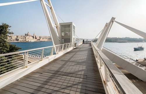 Sliema Apartamento | Seafront Luxury w/Pool, Upmarket Area