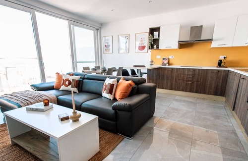 Għadira Apartamento | Seafront Penthouse With Unobstructed Sea Views