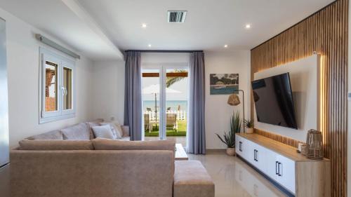 Molos Casa | Seafront Villa Melachrinou
