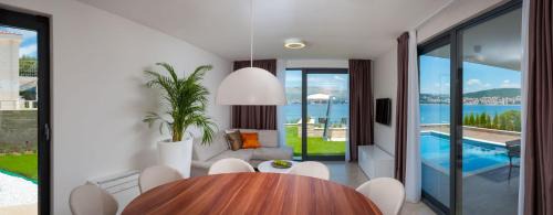 Okrug Villa | Seafront Villa Trogir Deluxe Jevan 6 Beautiful Bedrooms - Private Pool - Sauna