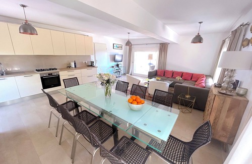 Milna (Brac) Villa | Seafront Villa with Heated Pool & Boat Mooring - Grocery & Chef Service optional