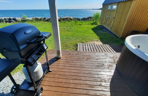 Eastern Passage Apartamento | Seafront, year-round hot tub, 1-bedroom Studio