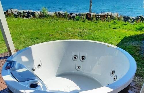 Eastern Passage Apartamento | Seafront, year-round hot tub, 1-bedroom Studio
