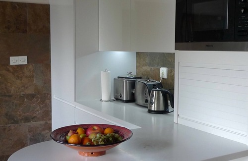 Cove Osibova (Milna) Casa | Casa de estilo Zen frente al mar con playa privada y amarre / servicio de conserjería las 24 horas