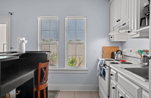 El Centro Beach Apartamento | Seaglass Shack: Cozy Studio, Prvt Patio, Dogs OK, FREE Daily Activities, & More!