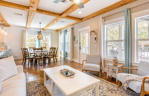 Seagrove Beach Cabaña | Seagrove Oasis by Avantstay Pet Friendly Pool & Bbq!