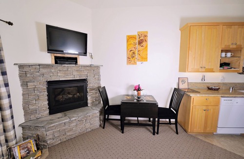 Shelter Cove Condominio | Seagull by OceanviewHotTubs Oceanfront Tesla charging Oceanfront Shelter Cove