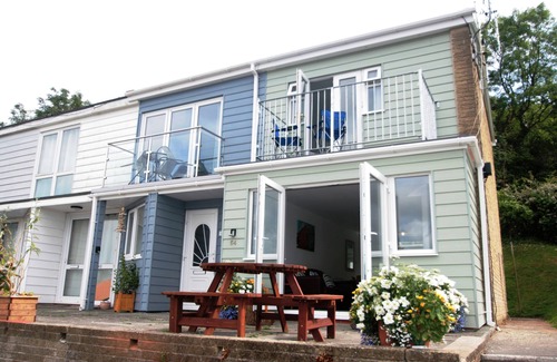 Pembroke Cabaña | 'Seahorse' - una casa de vacaciones con balcón, patio y vistas al mar