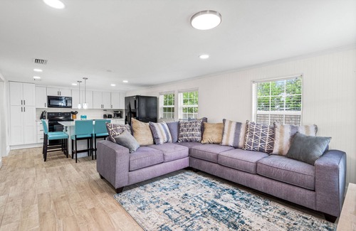 Bahama Beach Casa | Seahorse Cottage Pet Friendly, walking distance to beach