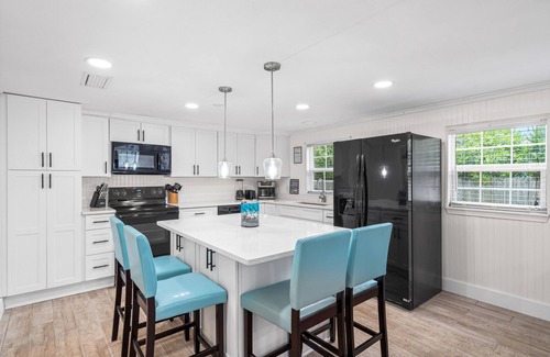 Bahama Beach Casa | Seahorse Cottage Pet Friendly, walking distance to beach
