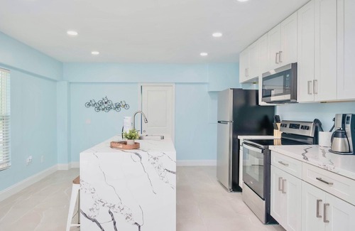 Sanibel Apartamento | Seahorse Suites #5. Steps to Beach, Cafés , Shops!