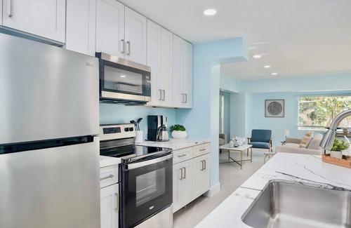 Sanibel Apartamento | Seahorse Suites #5. Steps to Beach, Cafés , Shops!